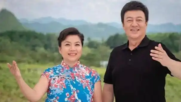 回顾张也55岁还未婚和62岁吕继宏互相陪伴多年不结婚也幸福