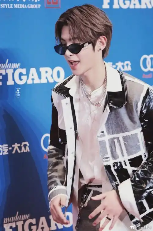 rayli星闻##黄明昊湿发酷盖