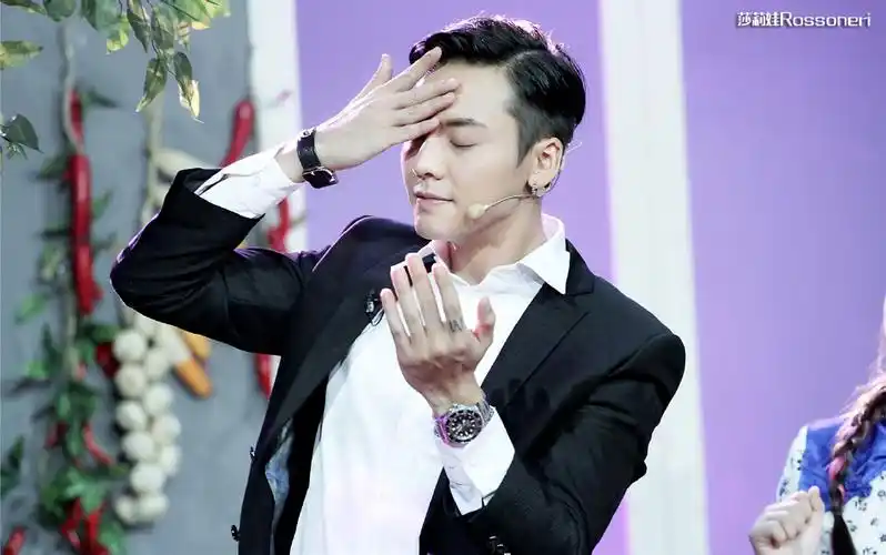 【20140829我们都爱笑录制 陈伟霆 无剧透图】我要去写一百篇玛丽苏文