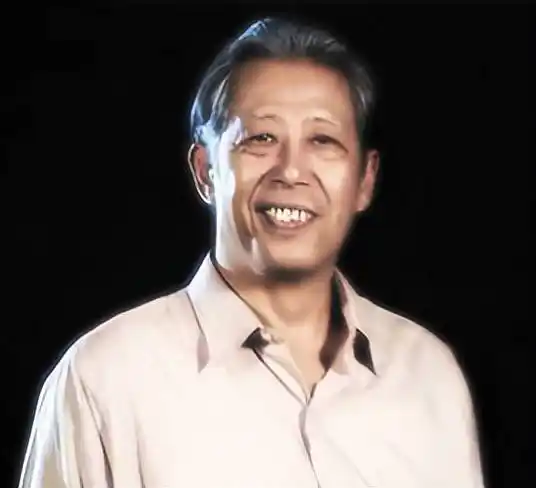 原创著名演员文兴宇不听妻子的劝告戒烟后半生让妻子黯然流泪