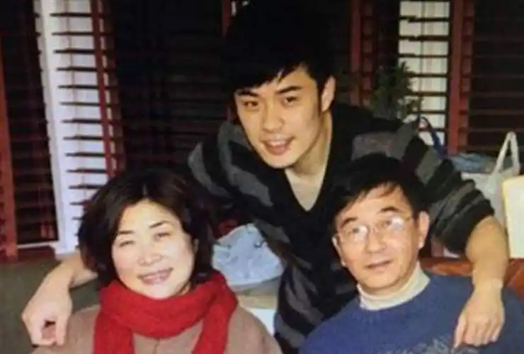 而陈赫在娱乐圈发展的还算是不错的,相比如同班同学来说,陈赫算是最早