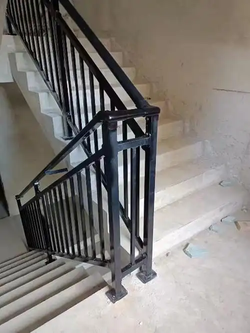 楼梯扶手颜色怎么选?哪种楼梯扶手好?
