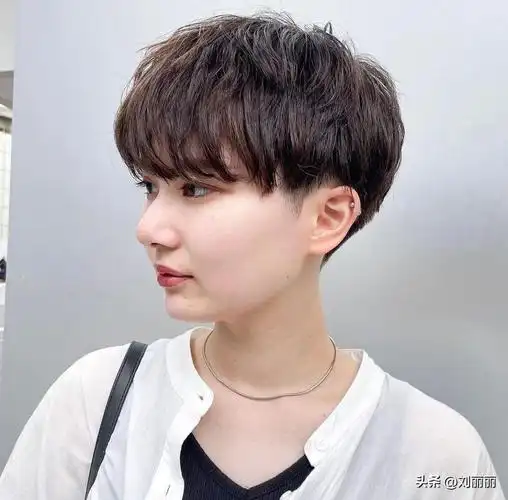 女孩子的短发型图片3