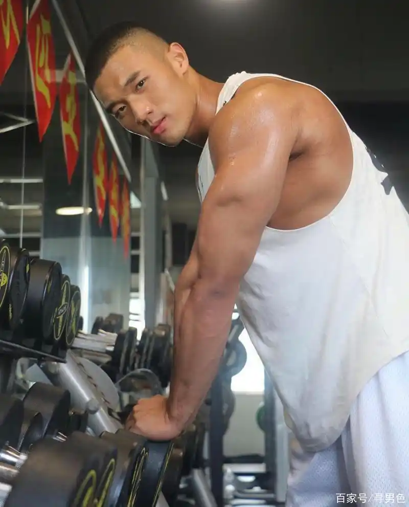 98后健身达人俞鸿涛,凭借一身肌肉吸粉百万