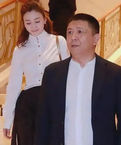 李小冉:被富商折磨4年,2次流产,男闺蜜砸下5亿接盘成功|陈坤|鄢颇