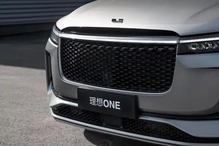 理想one 2020款银色