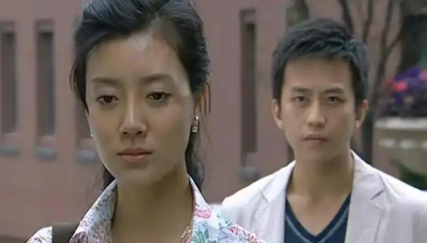 离开汪涵后,2008年,车晓与演员邓超主演了电视剧《艰难爱情》.