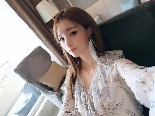 姿态女友晒美照网友别要姿态了做我女朋友吧