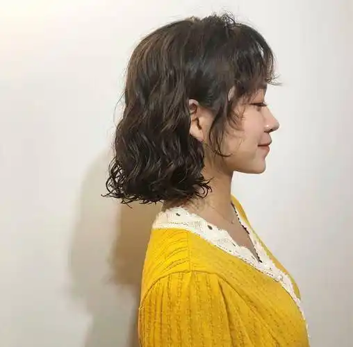 短发水波纹发型