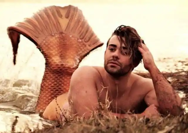 原创奇葩!男子疯狂迷恋美人鱼,花重金打造梦幻鱼尾