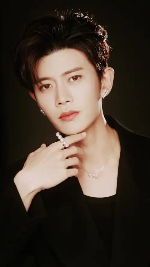 任嘉伦凤凰台上##任嘉伦烈焰##任苒时光##tasaki塔思琦中国区品牌