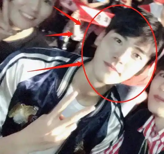 龚俊大学毕业照被曝光,素颜出镜颜值抗打,不愧是生图"高手"_时期_照片