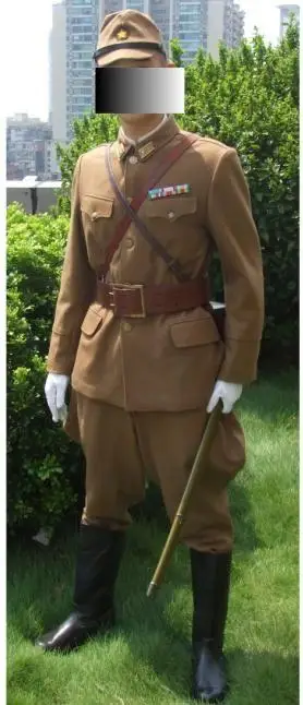 二战时日军军装上的军衔在什么位置.在肩上还是在领上.