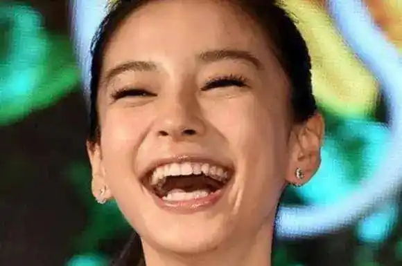 原创当女明星开怀大笑时杨颖嘴变大赵丽颖可爱最后一位很治愈