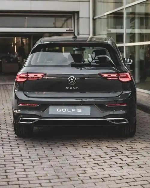 首台8代大众高尔夫实车到店!金属灰外观 高科技内饰,又要火了?