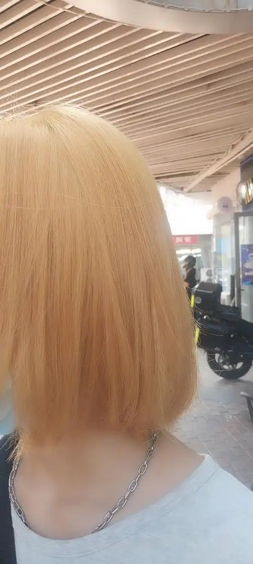 请问有没有一次性染发剂,能让我头发暂时变成黑色或棕色等深色系