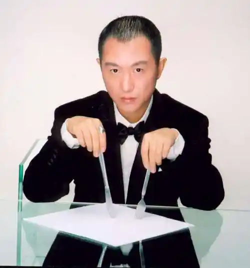 回顾著名歌手高枫去世21年后妹妹定居美国父母的坚持让人泪目