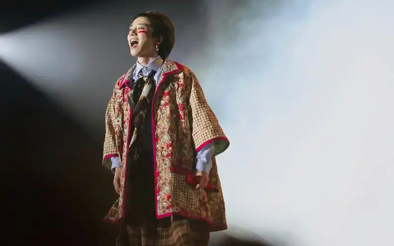 【华晨宇】【饭拍】好想爱这个世界啊(20191116海口火星演唱会)_哔哩