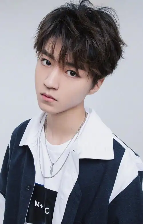 王俊凯图片 王俊凯酷帅写真图片