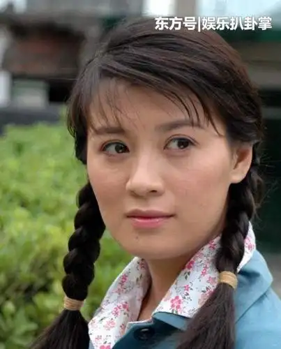 陈道明对她一见钟情,李幼斌为她净身出户,两人至今无子很恩爱