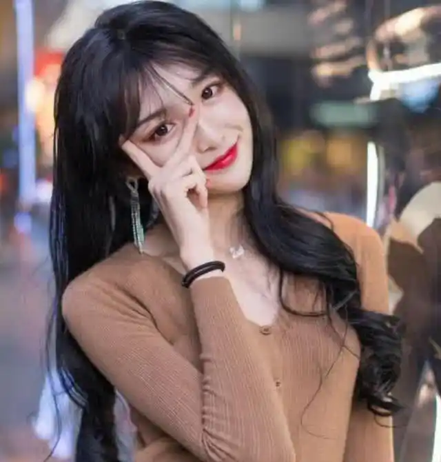 又一位"女装大佬"走红,清纯程度不亚于蔡萝莉