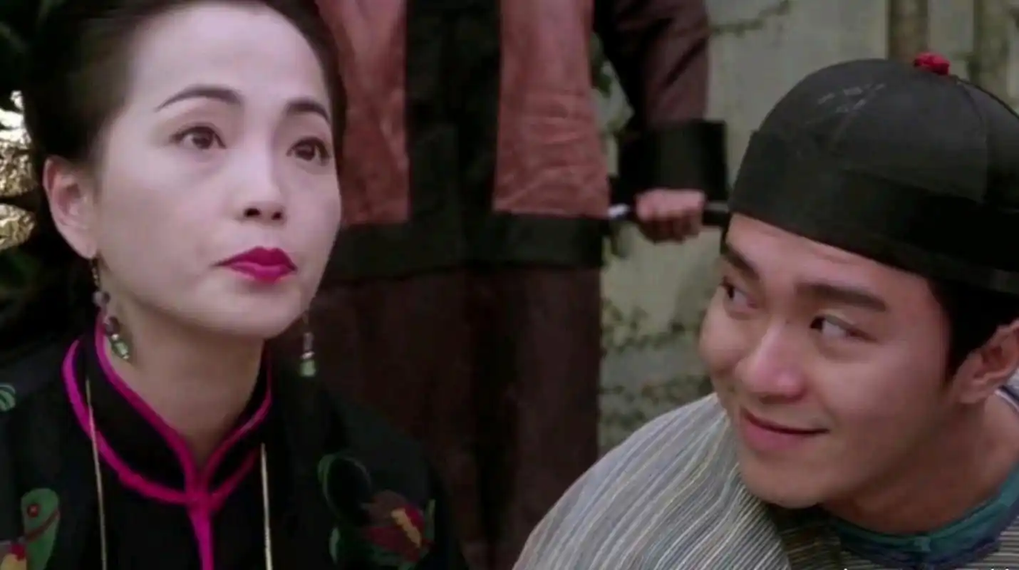 看到周星驰跟石榴姐坐在一起,电影《唐伯虎点秋香》一下子涌入记忆!