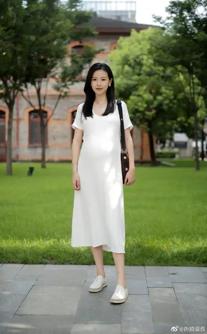 7月11日街拍更新,今日最爱,最美孕妈@yuee. 来自街拍滚叔 - 微博