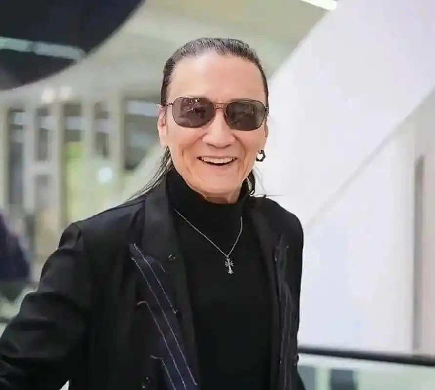 原创谢贤曾有过四段婚姻为何比他小49岁的女友coco相恋12年却分手