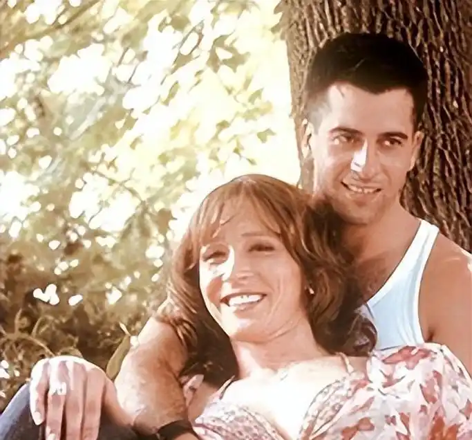 《疫厢情缘》:真正的友情之道与财富无关 电视剧《疫厢情缘 quarant