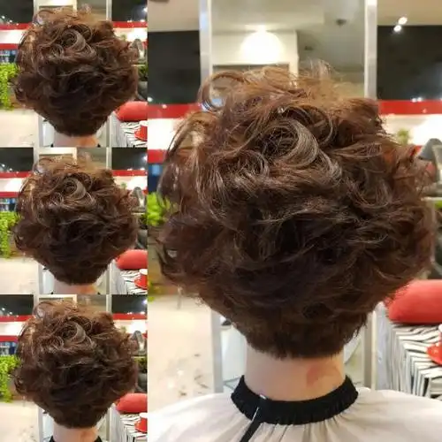 中年女性全头烫发还是比较多见的,因为这种烫发可以很好地弥补头型的