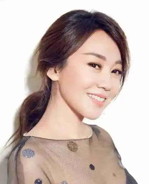 48岁闫妮衣品逆袭,身材瘦成"纸片人",把年龄活成了数字_减肥_训练