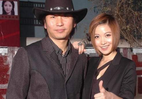 2003年在歌坛上渐渐闯出名气的沙宝亮重新追求朱娜,俩人的爱情苦尽
