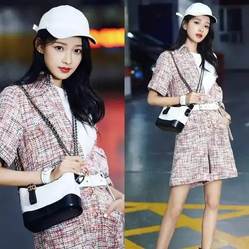 欧阳娜娜用实际行动告诉大家,年轻的好处就是,随随便便背起来就会很