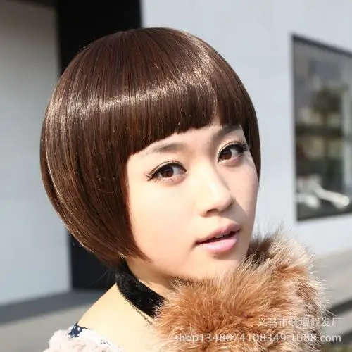 时尚短发女生 蓬松 齐斜刘海bobo头修脸实拍波波头