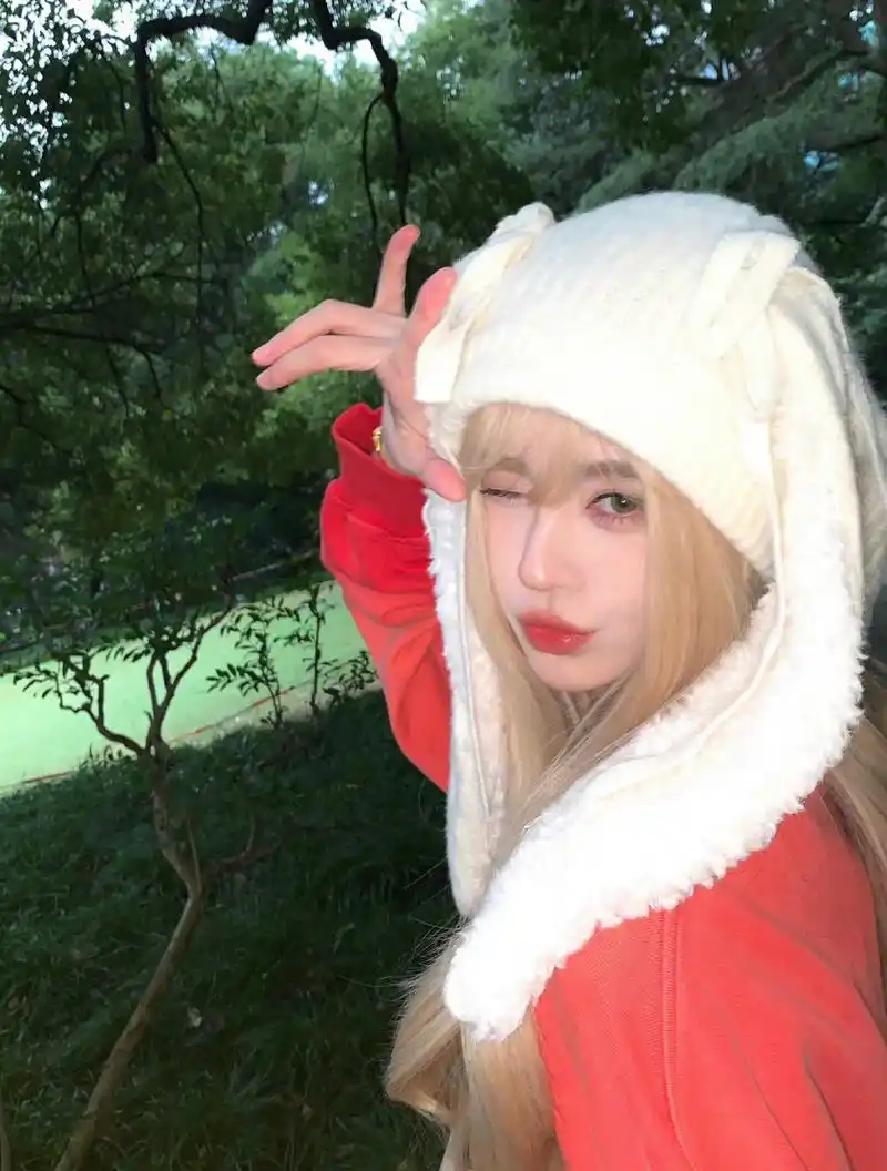 不得不说,鞠婧祎的少女造型是非常美丽的!