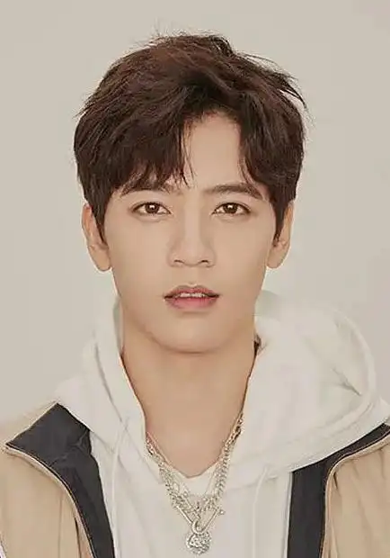 中国台湾职业:          演员家庭成员:          李彦龙