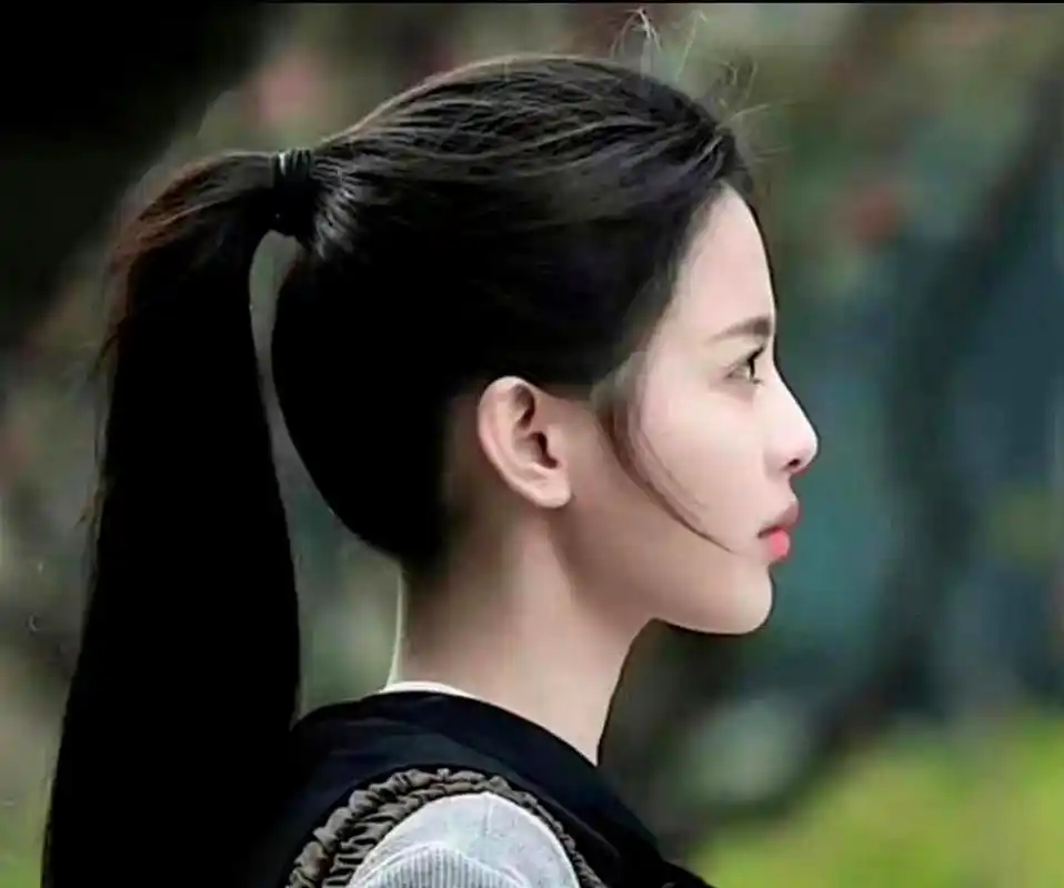 这三位女性的侧脸都非常罕见,都是圆形的,足以引起广泛关注!