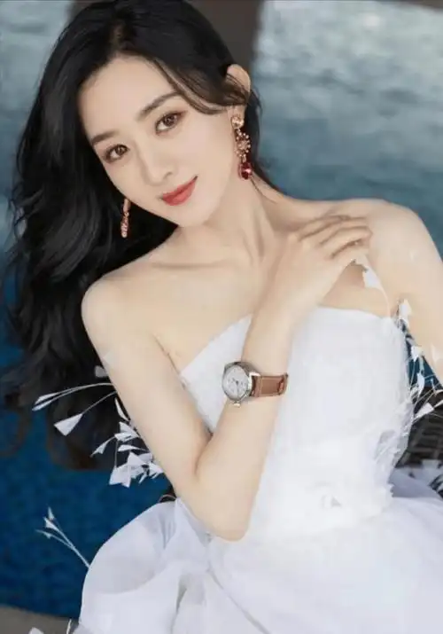 赵丽颖买千里马送儿子,杨幂贴心介绍教练,两人私交原来这么好