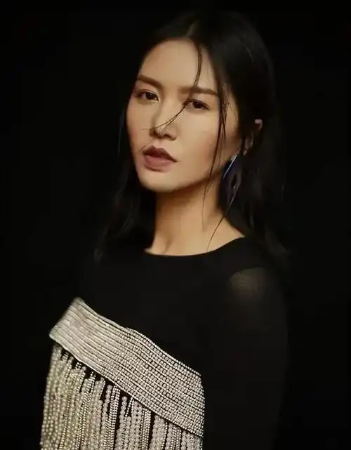 妻子谭维维,40岁无子,生活幸福