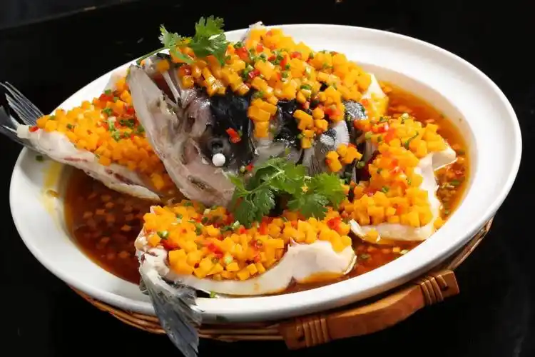 其品质好,外形好,色泽红亮,肉厚油多,角条细长,皱纹均匀,制干率高