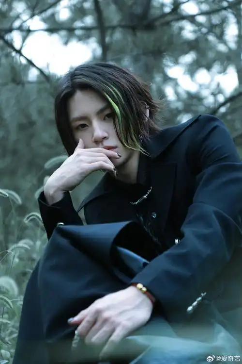 小鬼成都演唱会森系氛围感写真#@小鬼-王琳凯个人巡演下周即将在成都