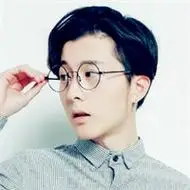 成熟眼镜男头像,文雅的成熟男人眼镜头像图片