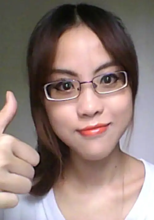 我以前总心存怨恨自己眼睛近视,不得不整天戴上牛奶瓶底般厚的眼镜=