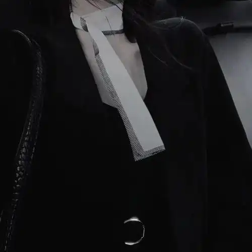 女生穿西装头像霸气