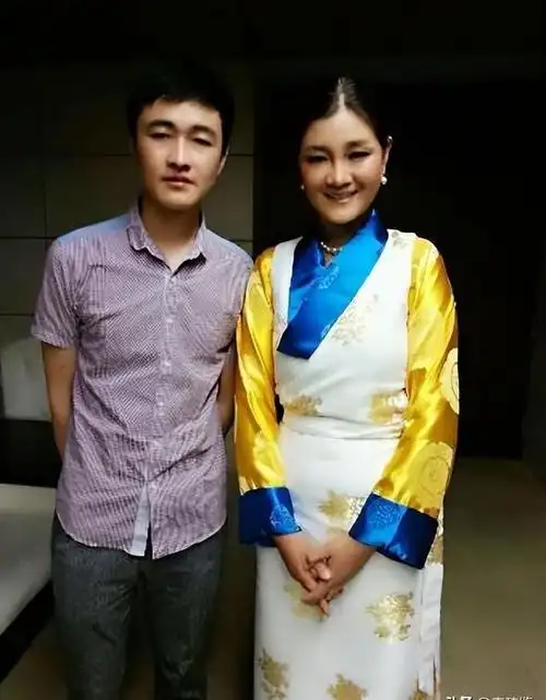 歌手降央卓玛:疯狂倒追帅气丈夫,婚后生3胎,如今怎么样了