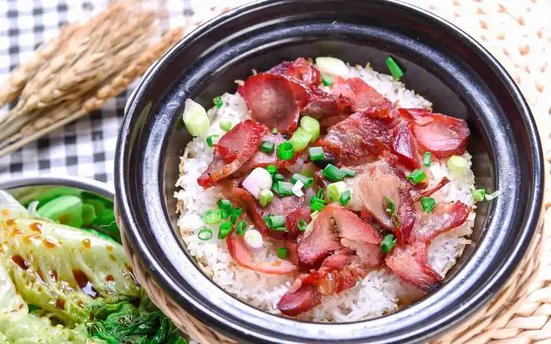 腊肉煲仔饭
