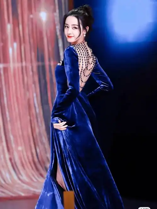 萌萌哒热巴的红毯造型永远让你惊艳