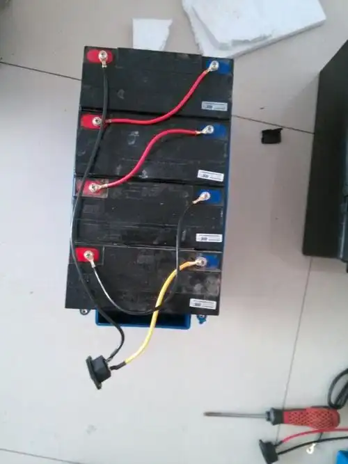 请问三轮车 电瓶这样接线对吗