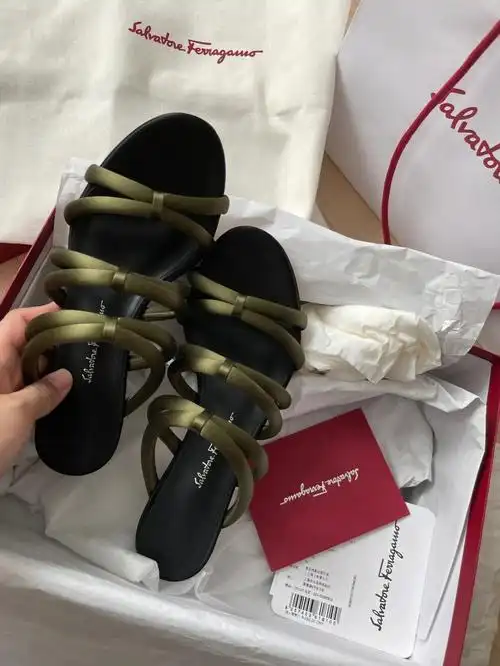 菲拉格慕广东话飞拉鸡毛