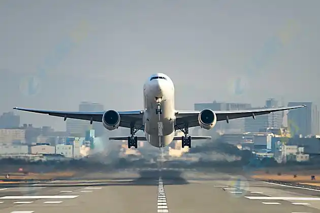 跑道上起飞飞机高清图片下载